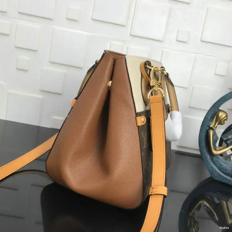 Bags 2104DJ0064 LV 0821